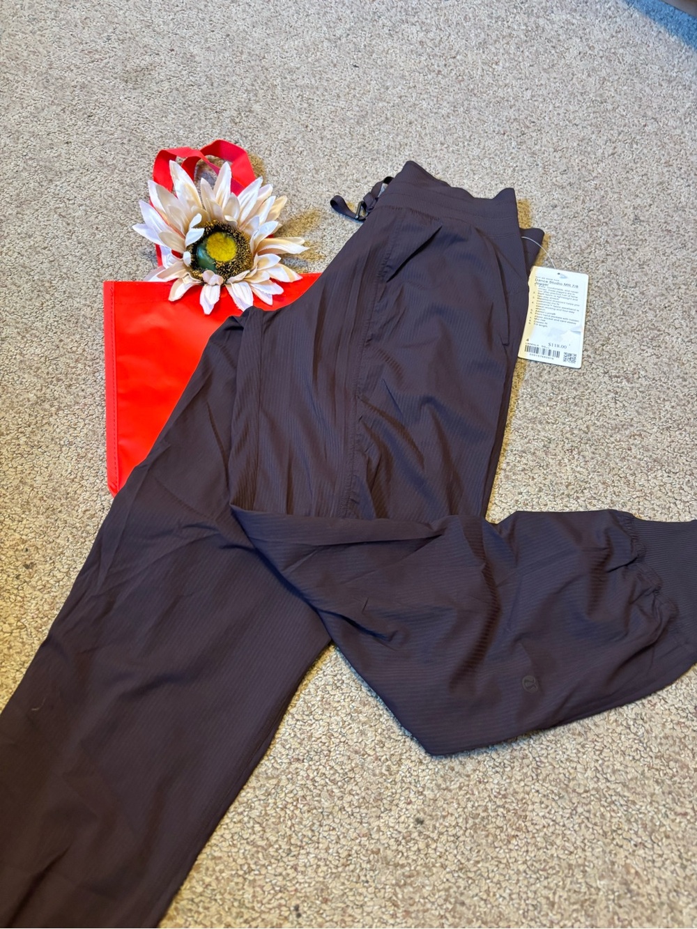🆕Bnwt lululemon athletica dance studio mid rise Women's Dark Brown Track Joggers - Picture 13 of 15